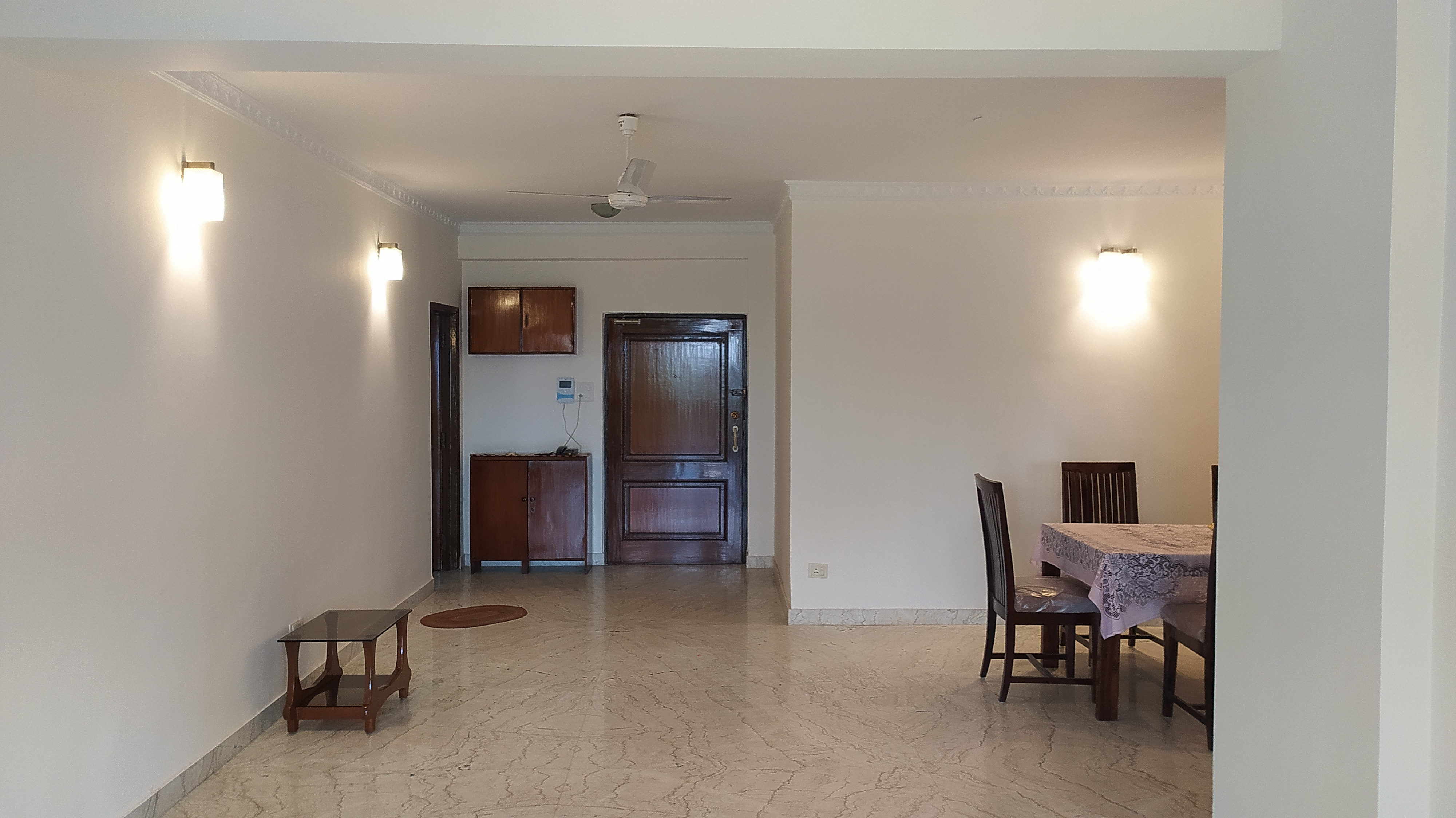 Flat For Rent in Loudon Street, Kolkata